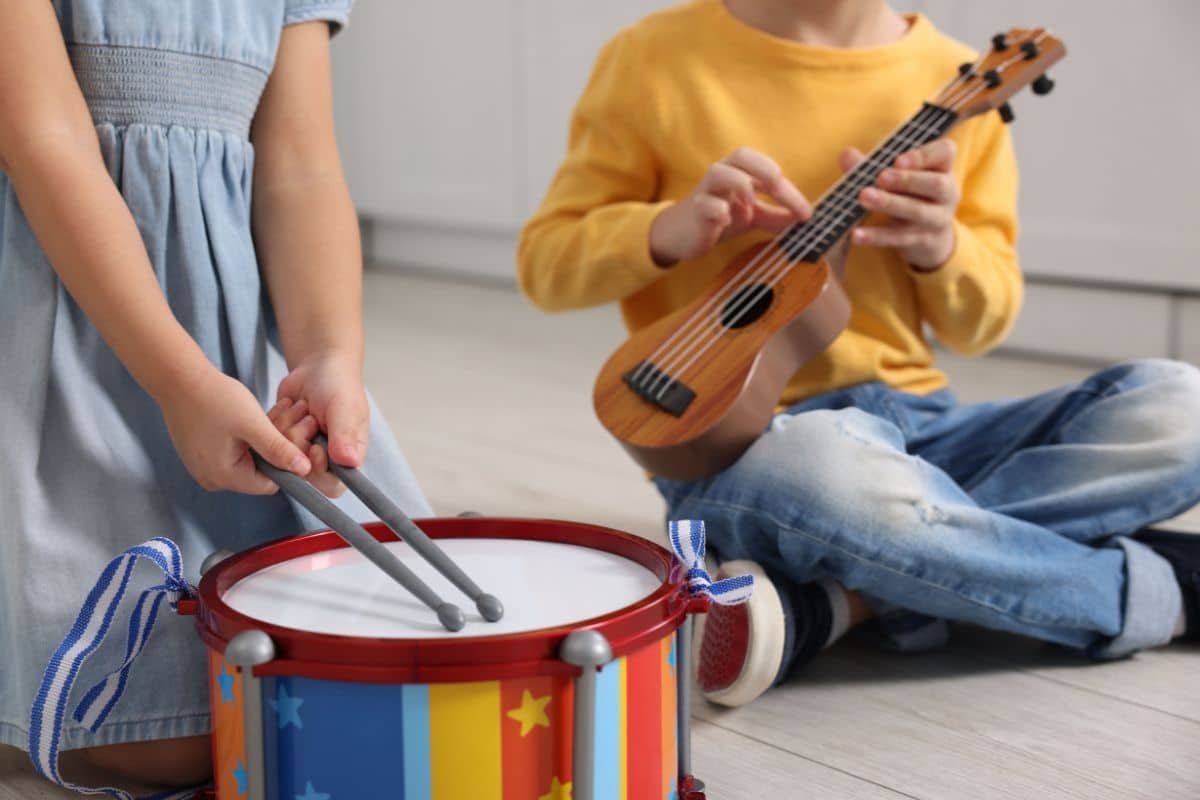 Enfant qui jouent de la musique