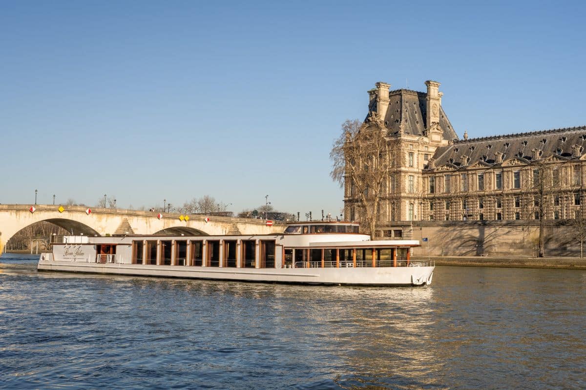 Péniche sur la Seine